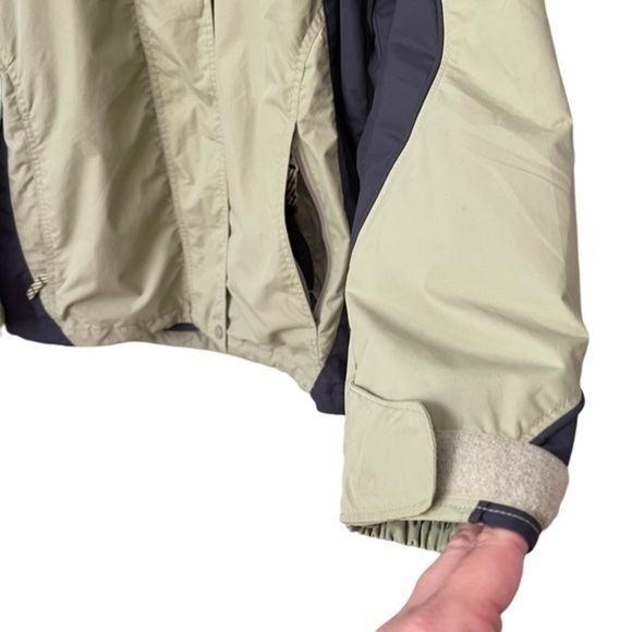 ✨3/$20✨ Columbia Green and Gray Interchange Zip Waterproof Windbreaker. Small - Picture 5 of 16